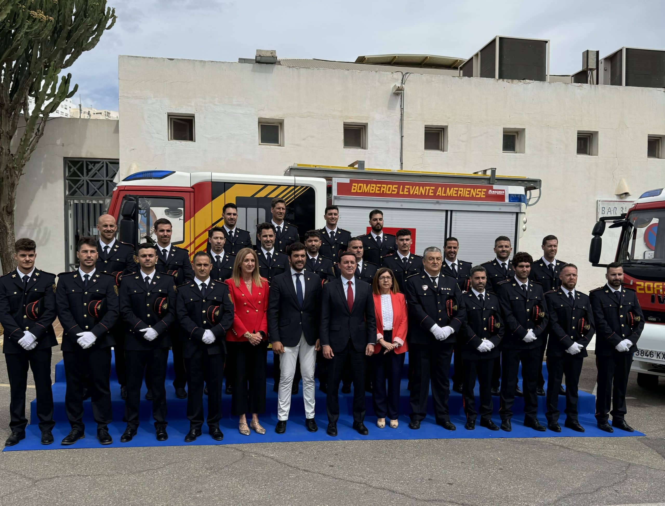 Base de Mojácar para la toma de posesión de 22 nuevos bomberos