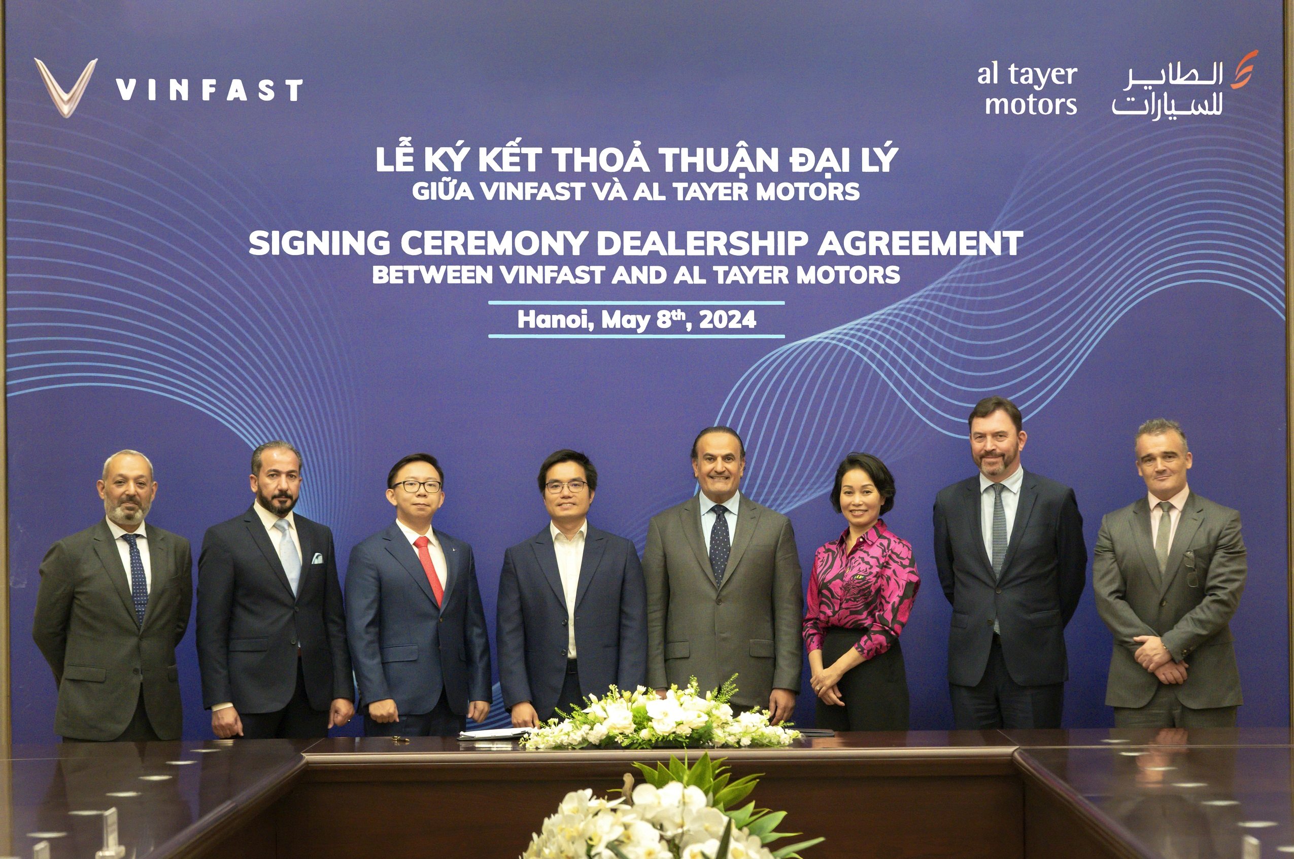 VinFast firma un acuerdo de distribución exclusiva en los Emiratos Árabes Unidos con Al Tayer Motors