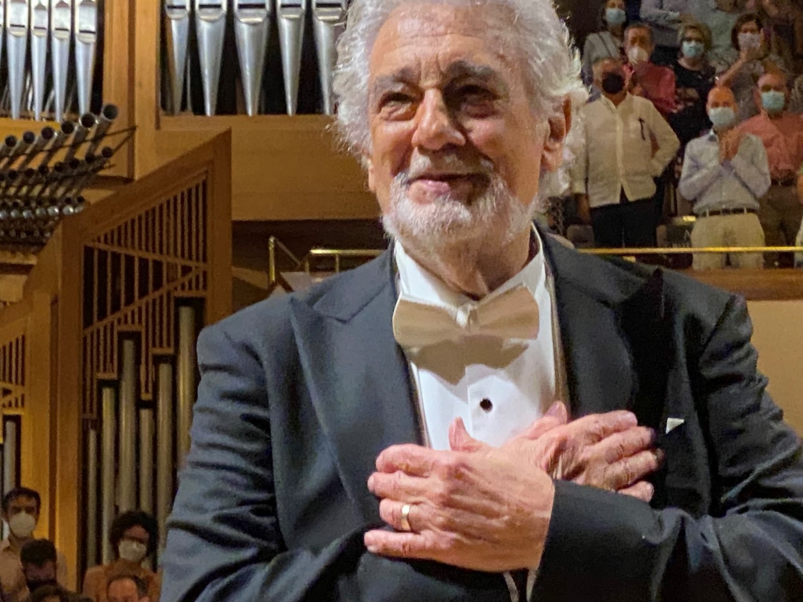 Plácido Domingo abrumado cuando el nativo madrileño regresa para la gala ⋆ Madrid Metropolitan