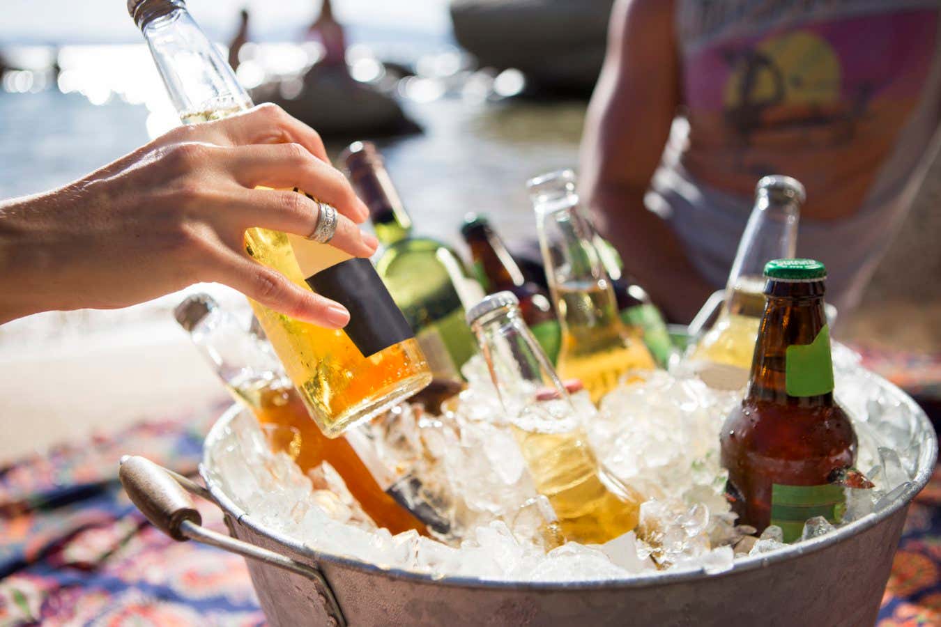 Por qué las bebidas calientes saben más alcohólicas que las frías