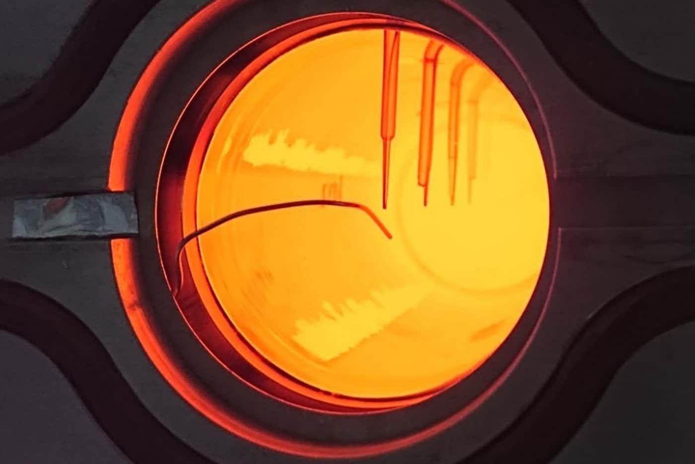 Un dispositivo que atrapa la luz solar puede generar temperaturas superiores a los 1.000°C