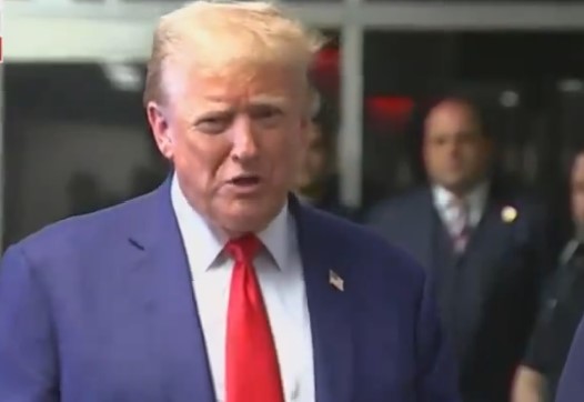 Trump se derrite por haber sido amenazado con la cárcel