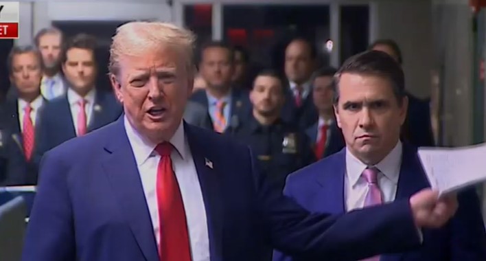 Trump se derrite porque sus fanáticos no se presentan a su juicio