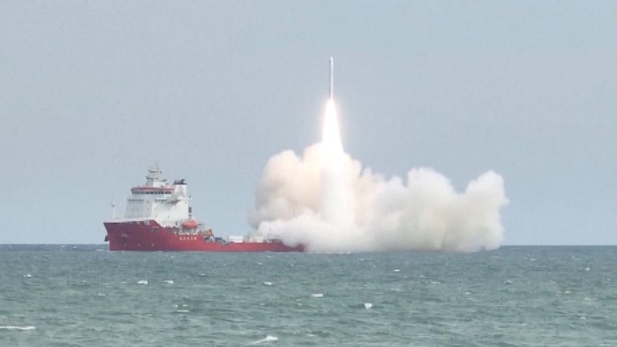 Mire a una empresa china lanzar 4 satélites a órbita desde un barco en el mar (vídeo)