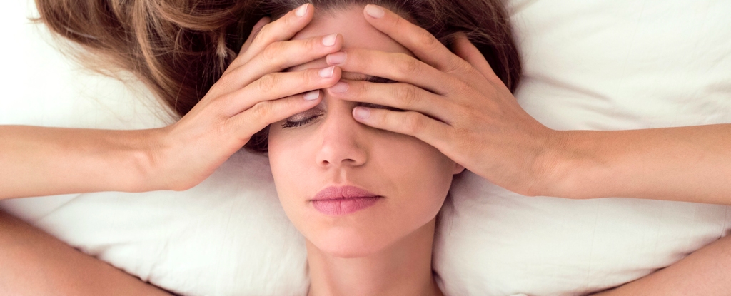 Los dolores de cabeza intensos provocados por el sexo son reales y pueden ser peligrosos: ScienceAlert