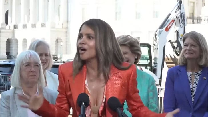 Halle Berry habla apasionadamente sobre la factura de la menopausia en el Capitolio de EE. UU.