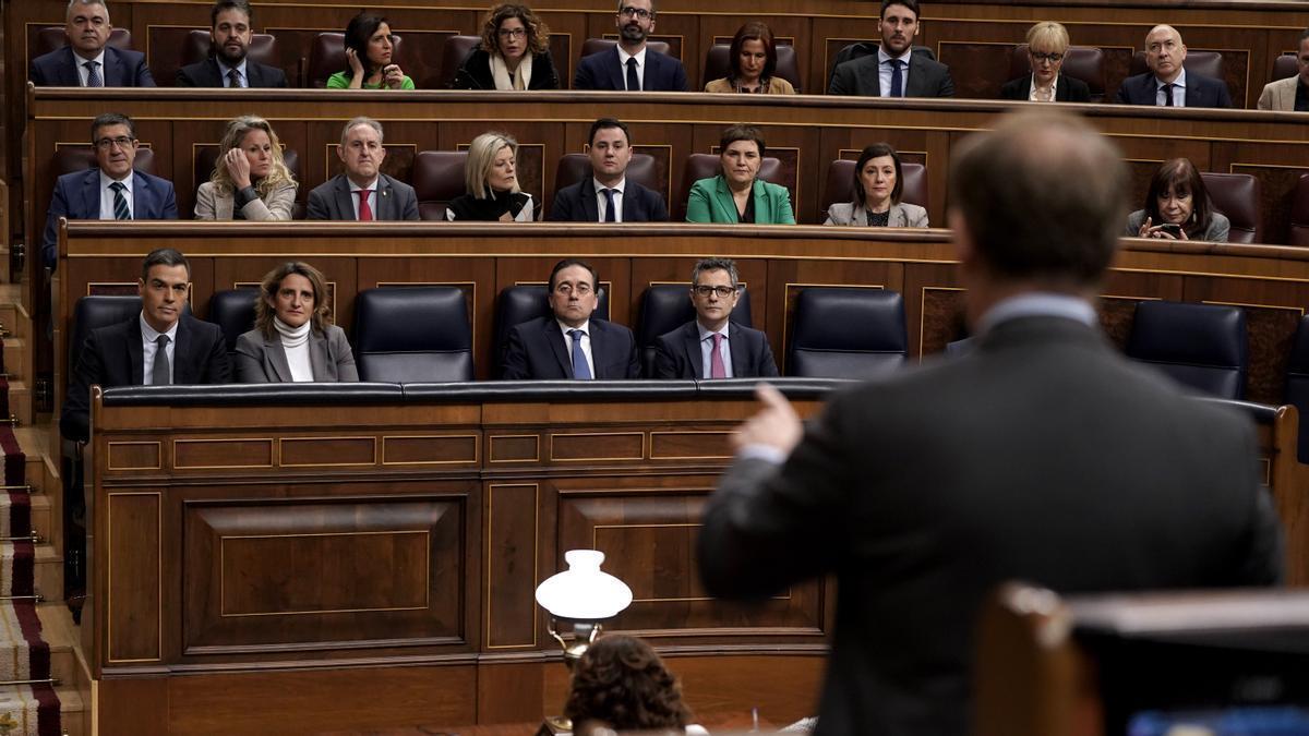El órdago de Sánchez entierra sus leyes “de consenso” ante la ofensiva del PP y el marcaje de sus socios