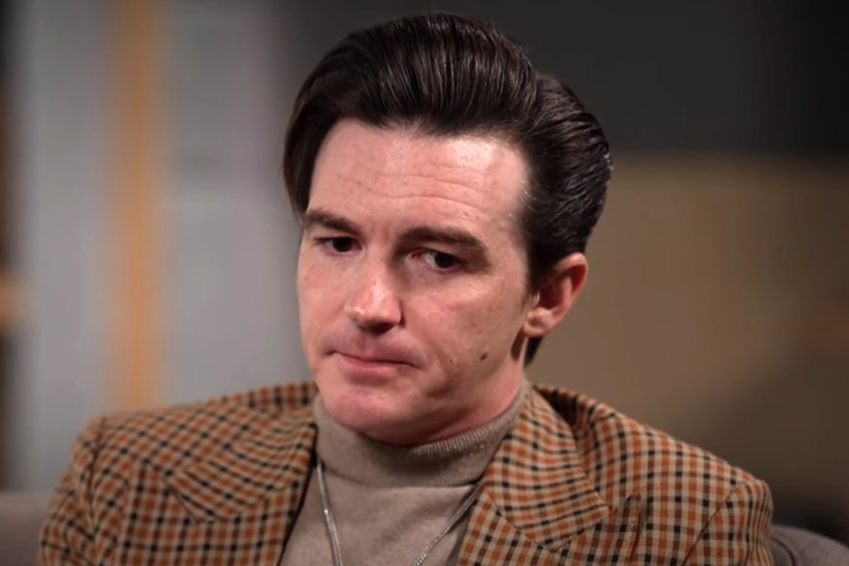 Drake Bell habla con emoción sobre las consecuencias de Quiet on the Set, además de Ben Affleck, Adele, Courteney Cox, noticias y más