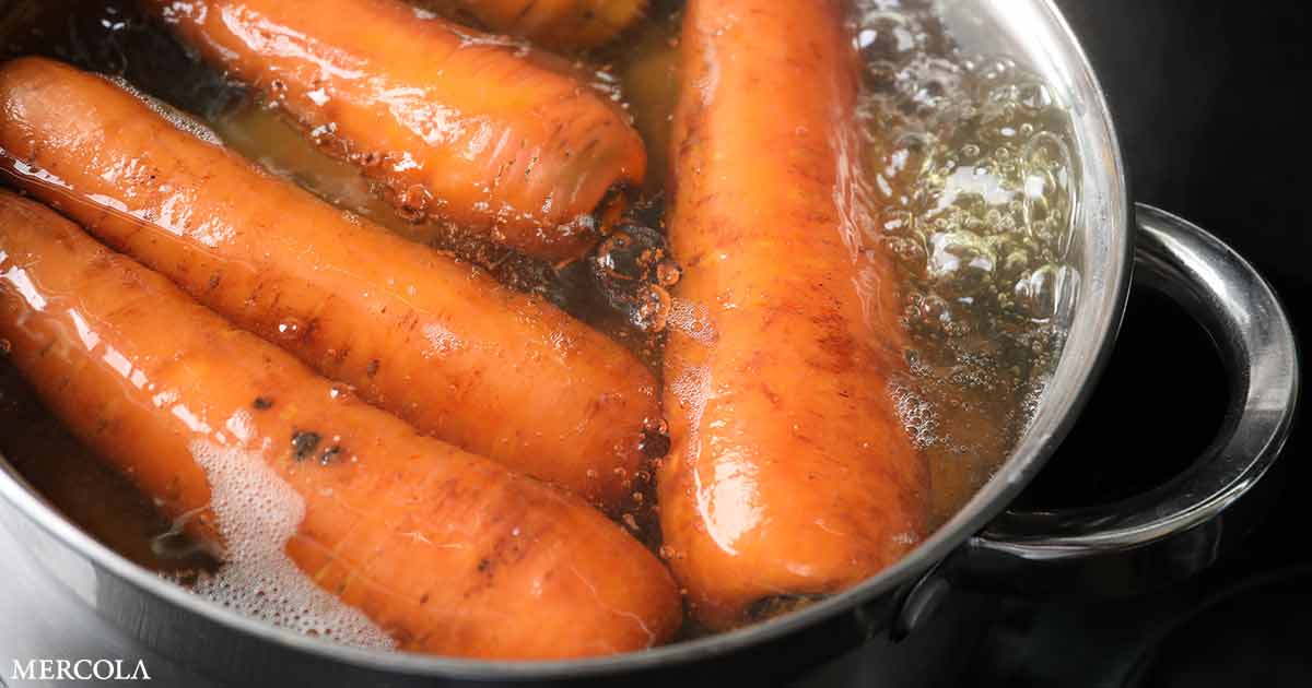 Hierva sus zanahorias sin pelar para obtener la máxima nutrición
