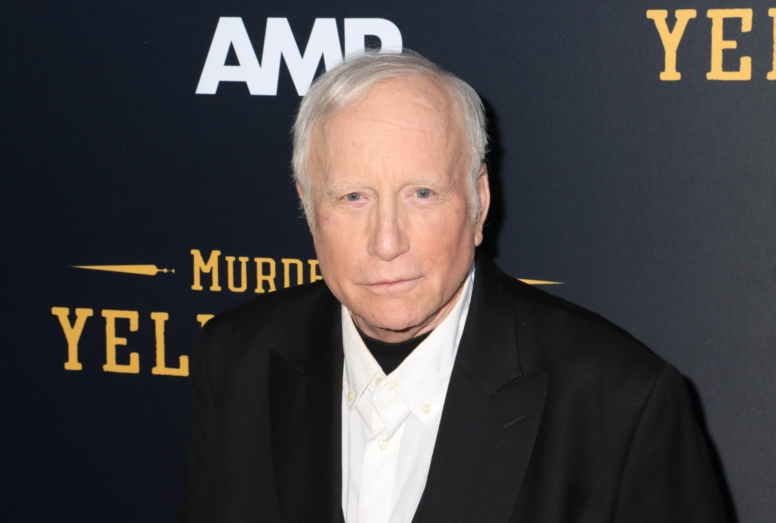 Richard Dreyfuss sube al escenario en la proyección de Tiburón con un vestido y pronuncia lo que se dice que es una perorata transfóbica y sexista.