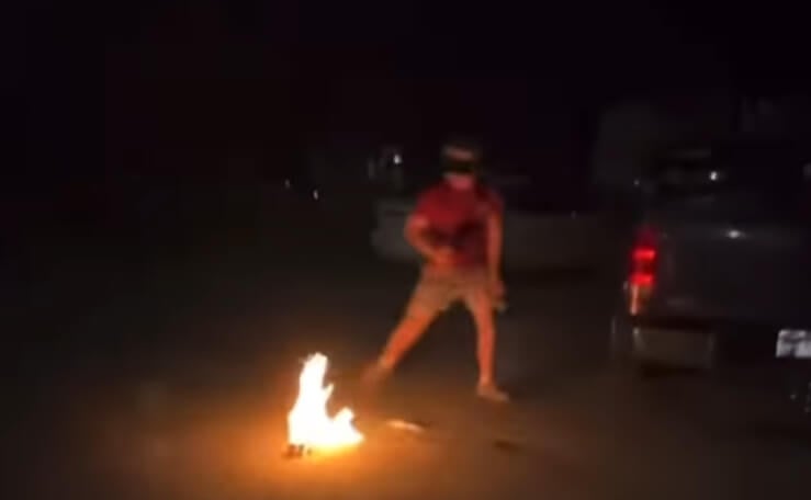 PETA responde después de que dos adolescentes prendieron fuego a una zarigüeya