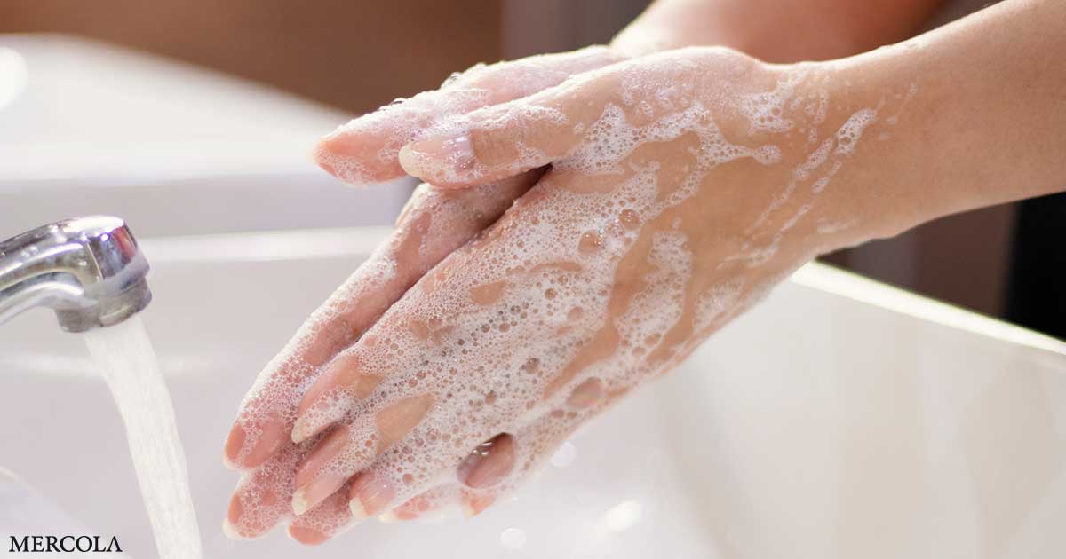 ¿Lavarse las manos con agua fría realmente puede matar los gérmenes?
