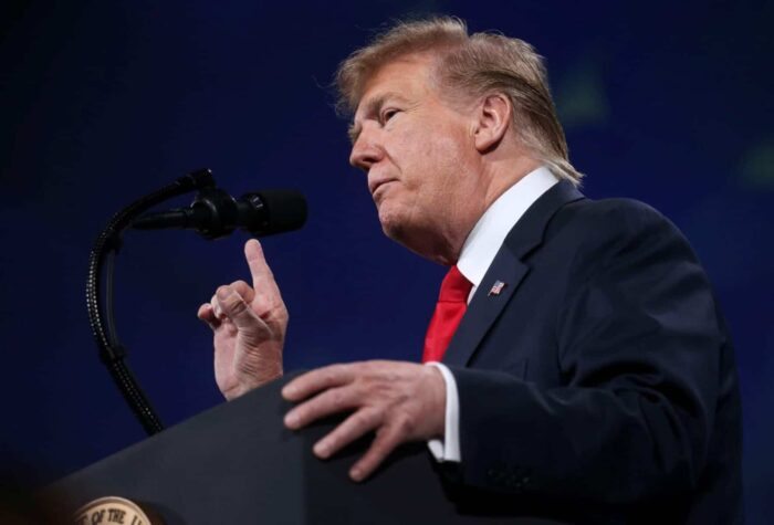Trump, delincuente convicto, admite que tenía un arma ilegal