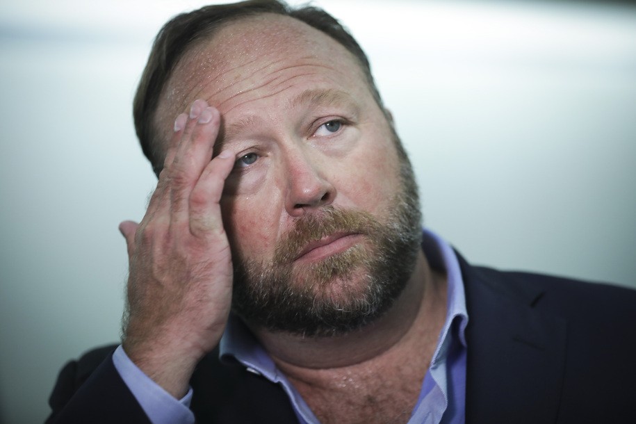Trump enfrenta otra vergonzosa primicia y Alex Jones recibe su merecido