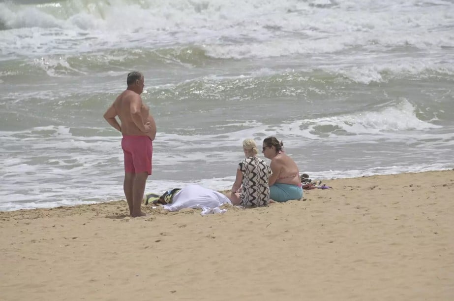 Un británico entre los dos ahogados en Guardamar mientras salvaba a dos niños