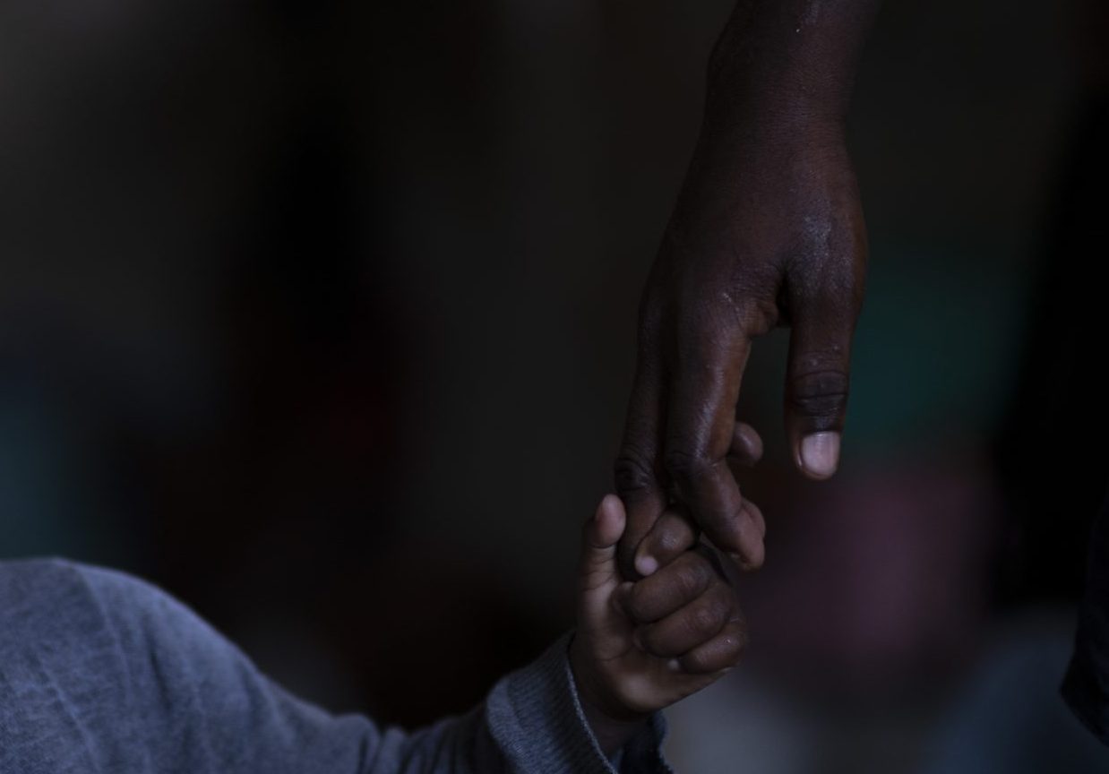 Mamá adoptiva de Maryland de 88 años honrada por criar niños mayores de 40 años