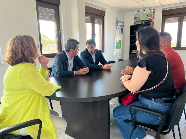 Mazón se reúne con el comité de empresa del Hospital de Torrevieja