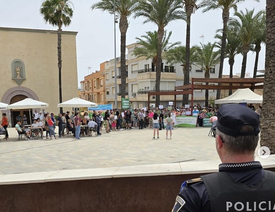 Cientos de personas se manifiestan contra la planta solar de San Miguel