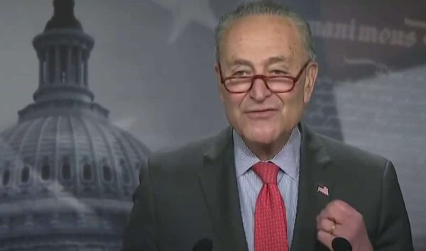 Chuck Schumer dice que los demócratas están listos para aprobar la prohibición de las acciones de refuerzo después de la revocación del SCOTUS