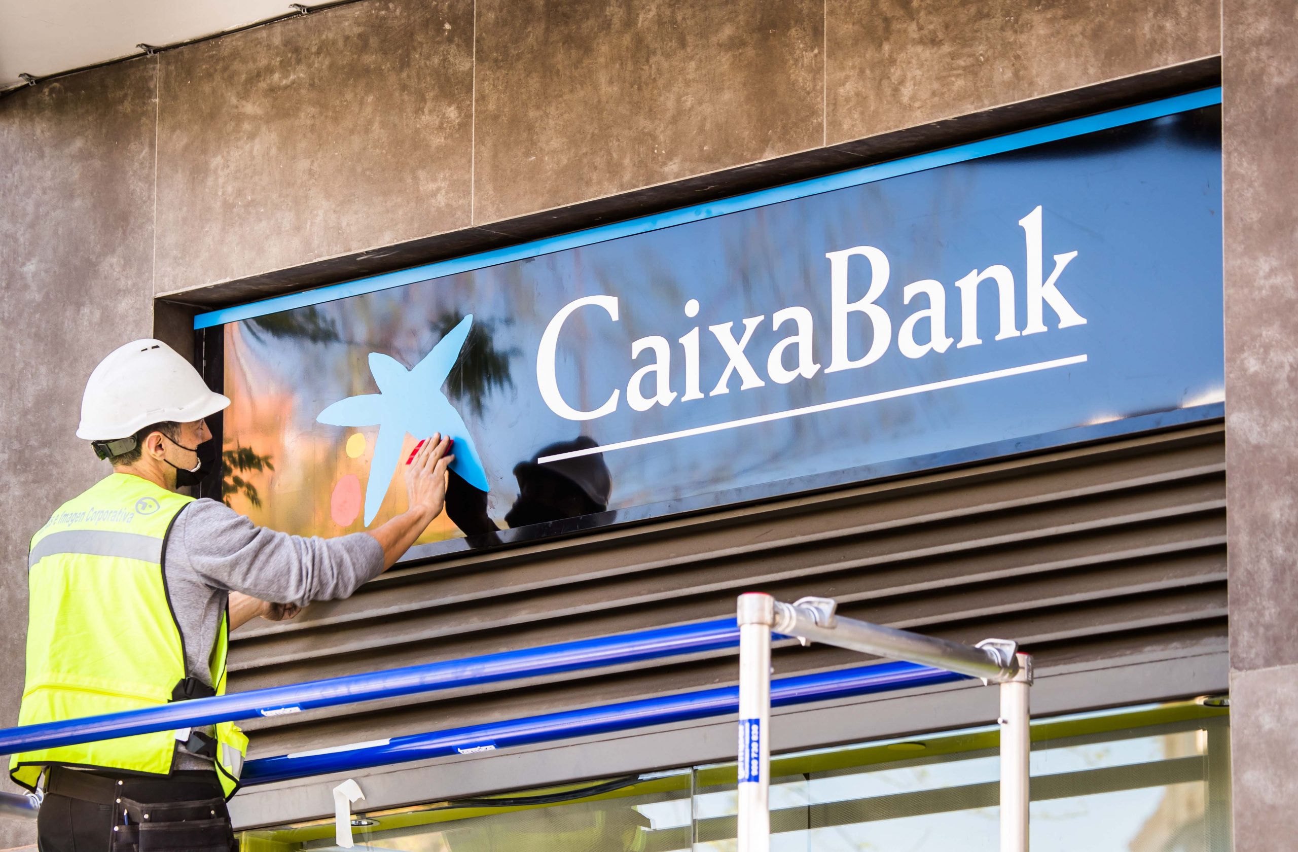 CaixaBank anuncia enormes pérdidas de empleo tras la fusión ⋆ Metropolitano de Madrid