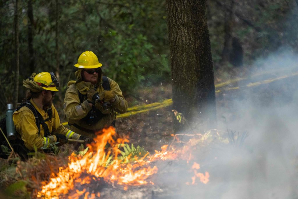 Intensos incendios forestales en California: Se espera que incendios peligrosos se propaguen debido al aumento de temperaturas y ráfagas de viento
