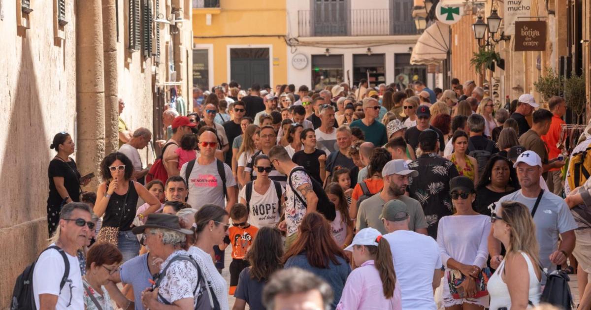 El doble de turistas se alojan en casas de “familiares y amigos”