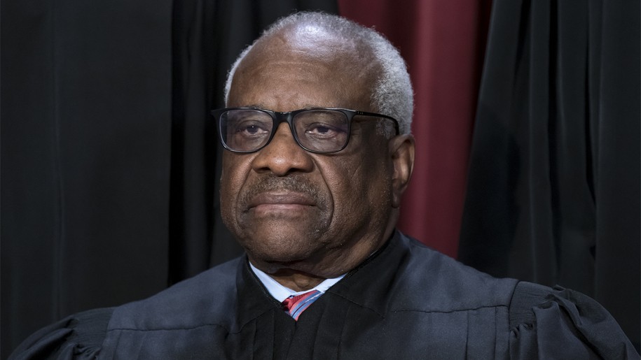 Clarence Thomas adelanta cómo se deshará de los cargos federales de Trump