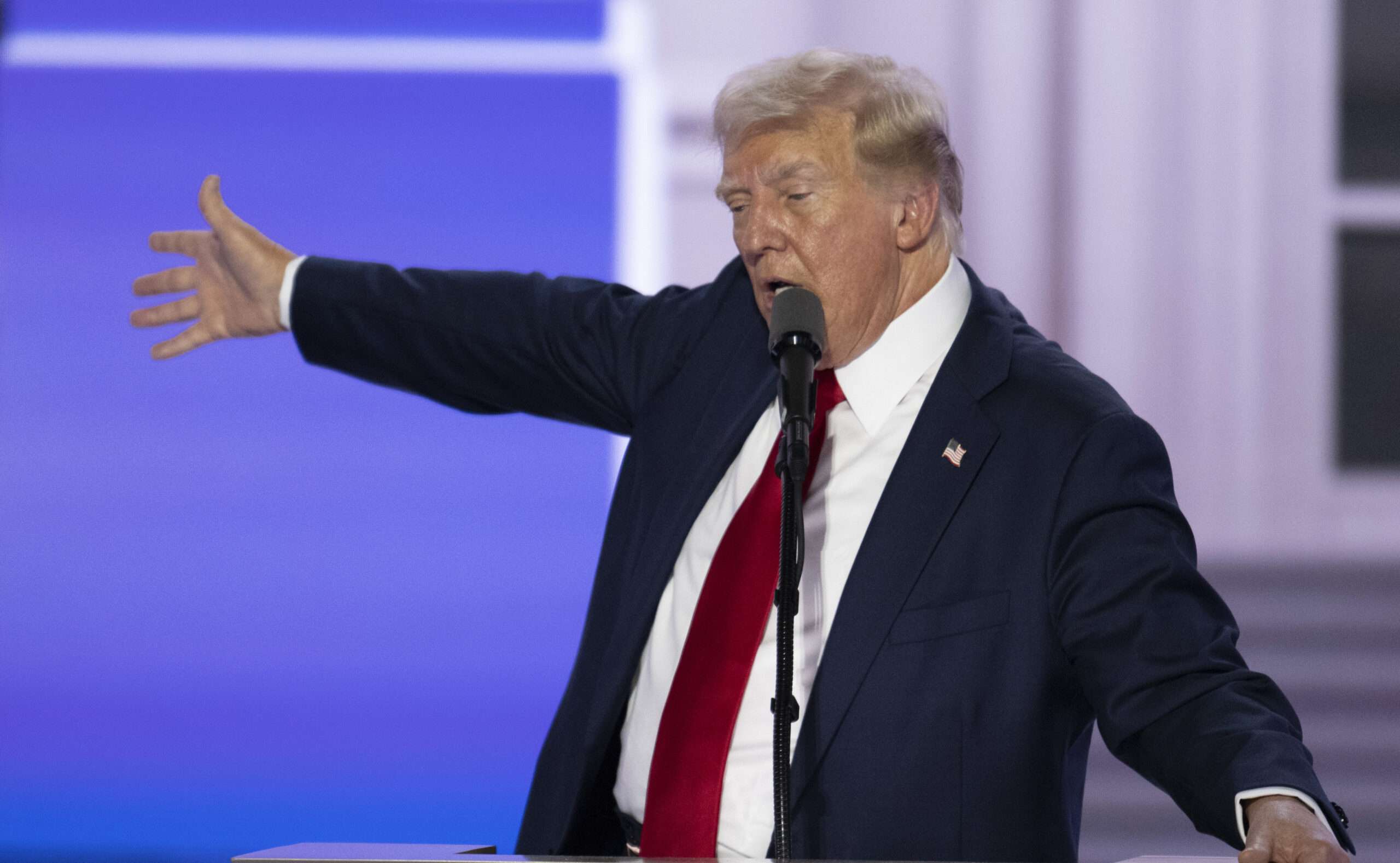 Trump promete restaurar la “ley y el orden” y afirma falsamente que el crimen está aumentando