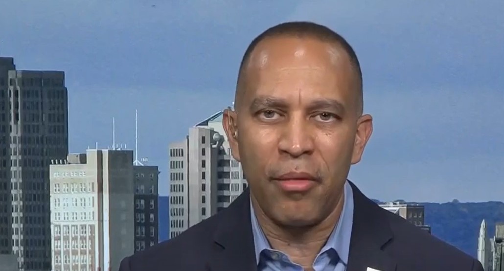 Hakeem Jeffries explica perfectamente por qué el pánico demócrata por Biden tiene que terminar