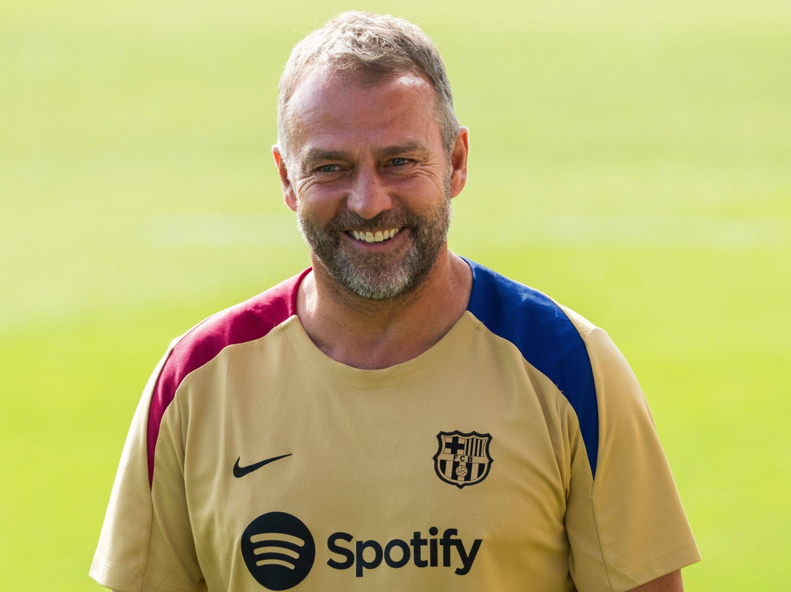 El nuevo entrenador del Barcelona, ​​Hansi Flick, elogia a los jóvenes, incluida la nueva sensación Lamine Yamal, en la presentación oficial del Nou Camp