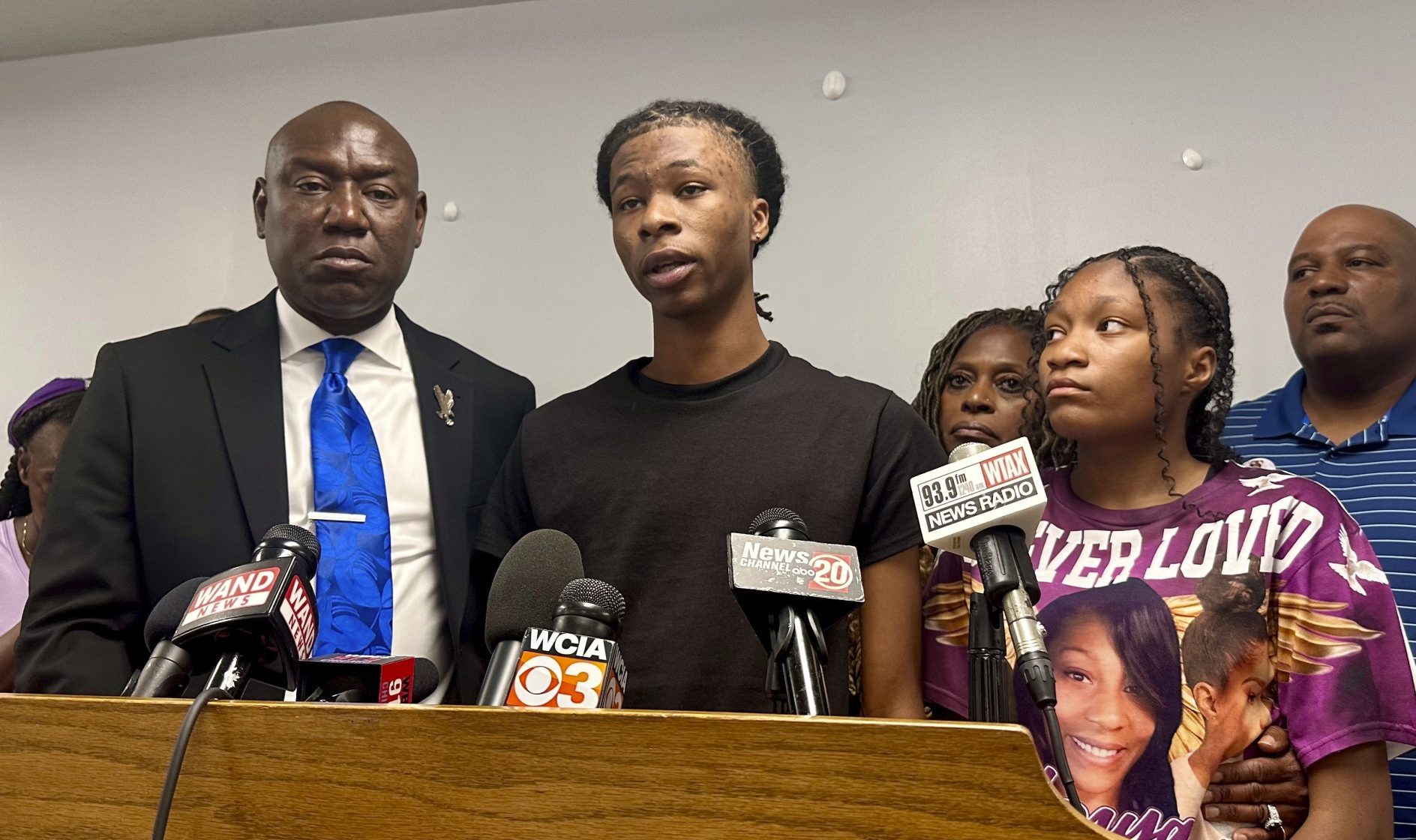 El hijo de Sonya Massey habla sobre cómo se enteró de que murió a manos de un policía