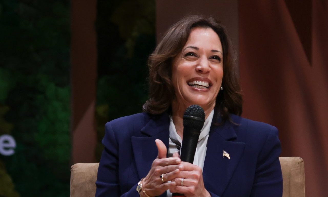 La vicepresidenta Kamala Harris recauda 200 millones de dólares para su campaña presidencial