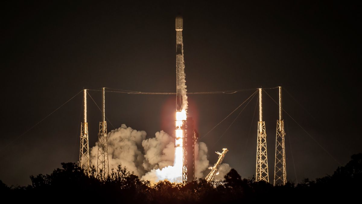 SpaceX lanza dos misiones consecutivas del satélite Starlink (fotos, vídeos)