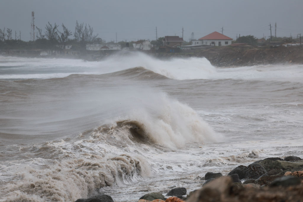 Huracán Beryl: la tormenta se fortalece a categoría 3 y provoca marejadas ciclónicas en el sur de Texas