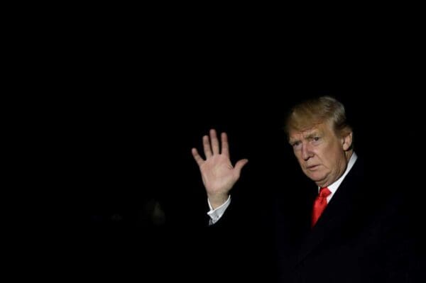 Trump se enfada por los asientos vacíos en su mitin en Pensilvania