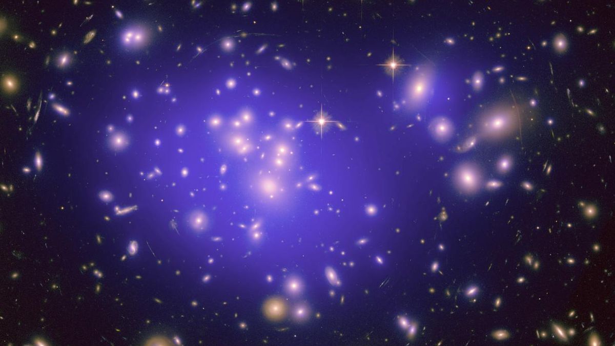 ¿Podrían utilizarse las colisiones de cúmulos de galaxias como detectores de materia oscura?