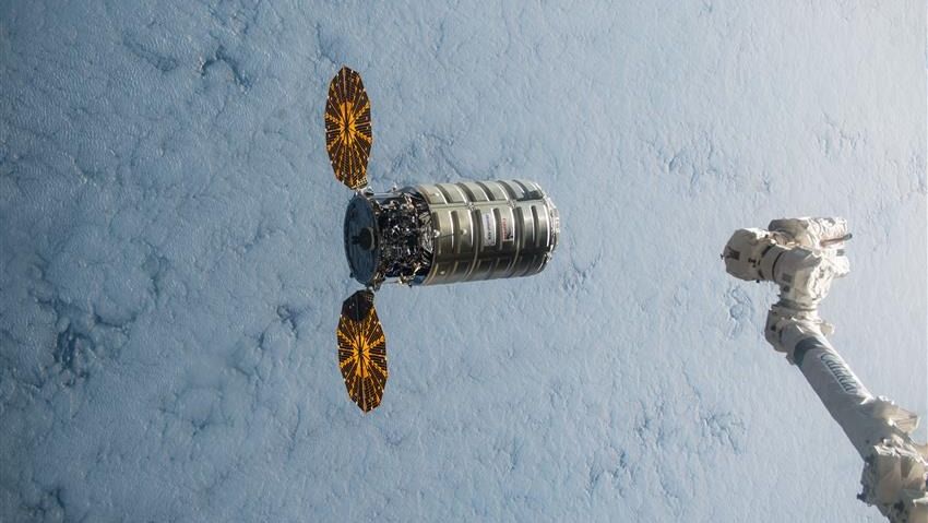 El Canadarm2 no fue diseñado para atrapar naves espaciales en la ISS. Ahora está a punto de atrapar su 50.º satélite.
