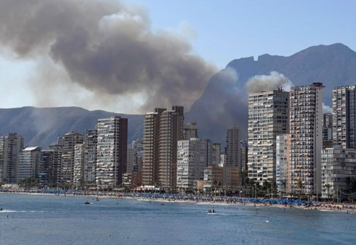 Un incendio forestal en Benidorm provoca el cierre de la AP-7 « Euro Weekly News