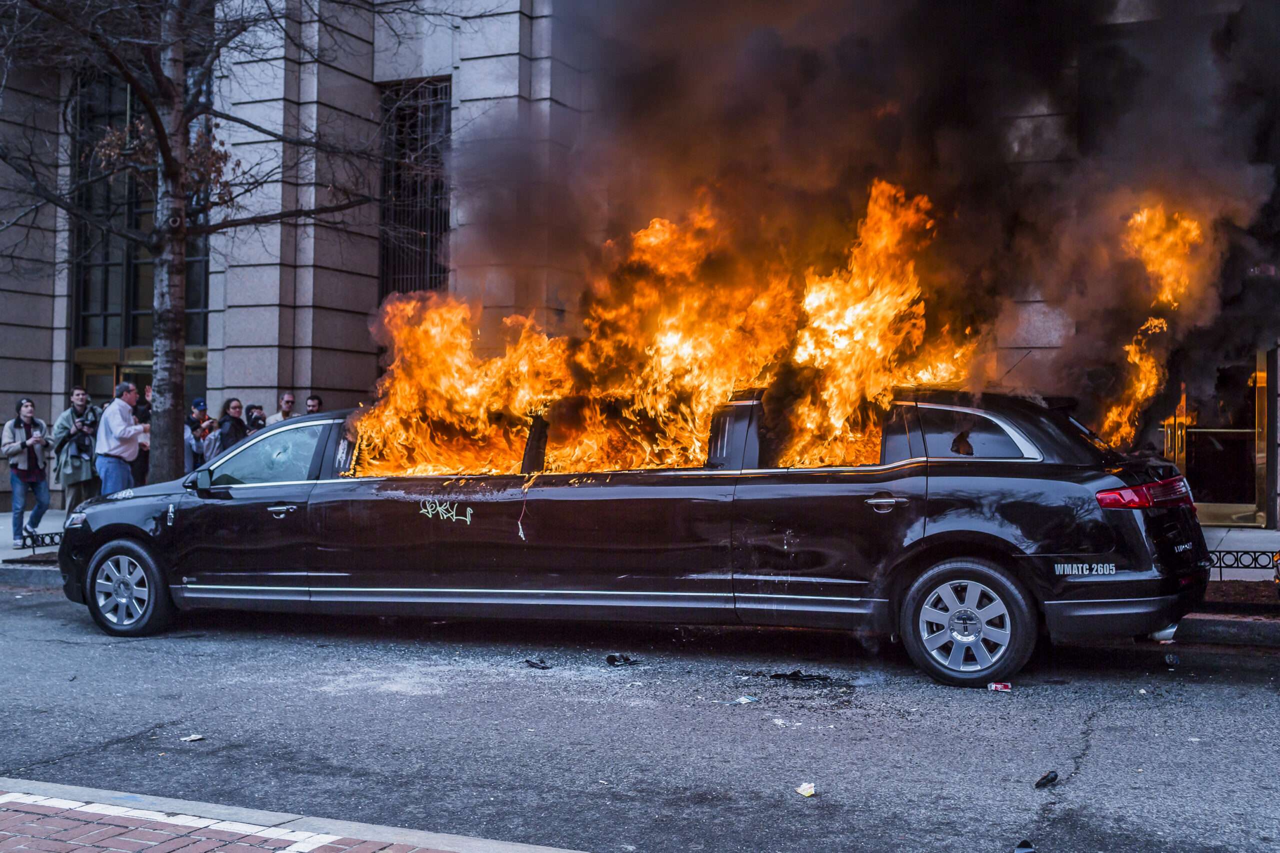 Fiscal de manifestantes anti-Trump supuestamente ocultó evidencias y mintió al respecto