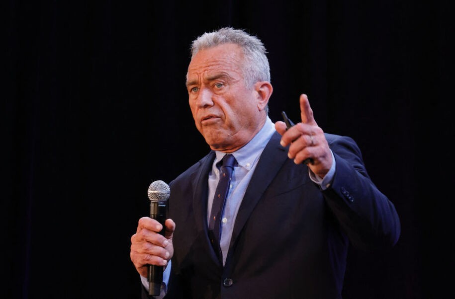 RFK Jr. intenta adelantarse a la última historia extraña