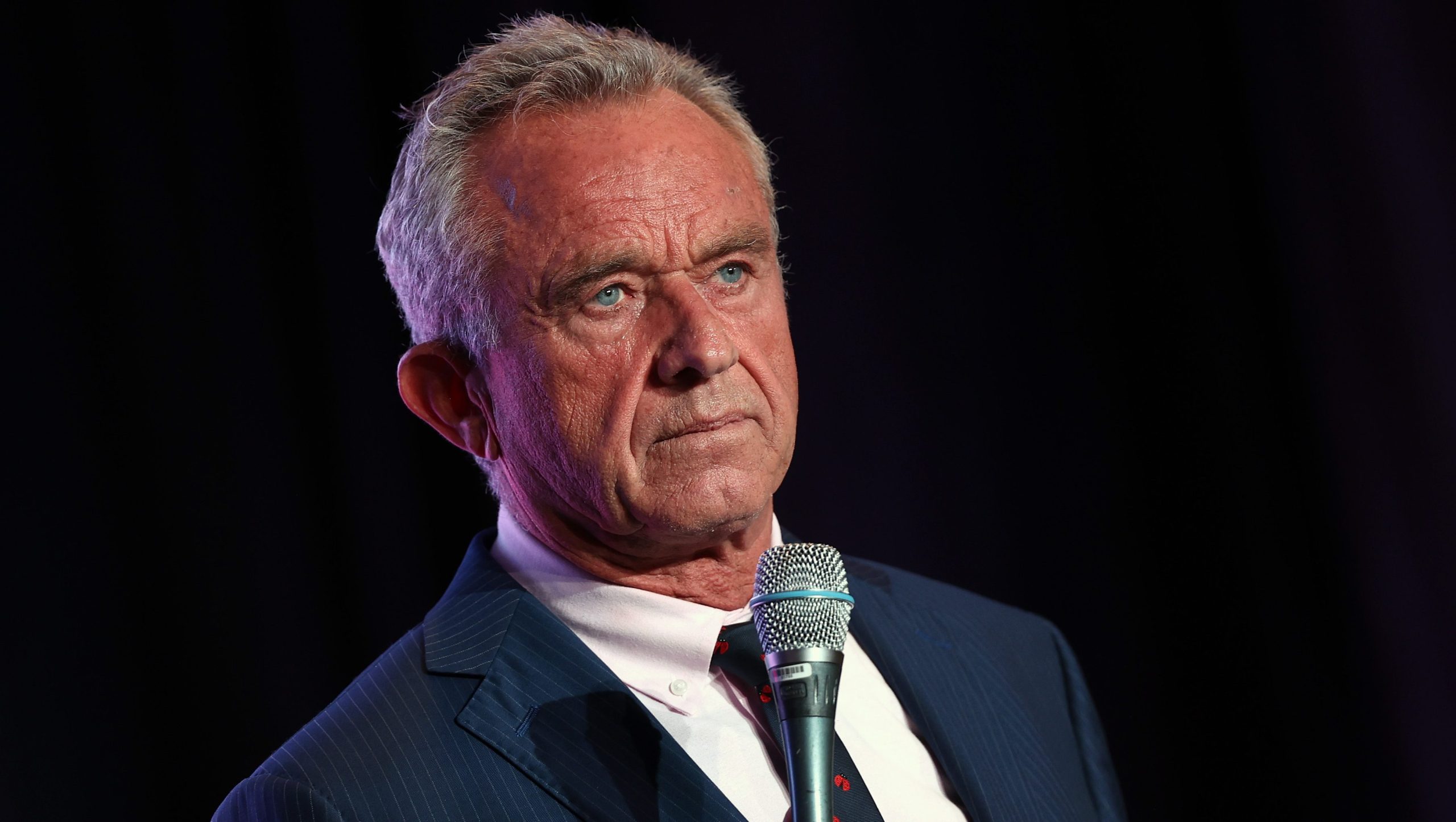 Robert F. Kennedy Jr. admite haber abandonado a un cachorro de oso muerto en Central Park – Hollywood Life
