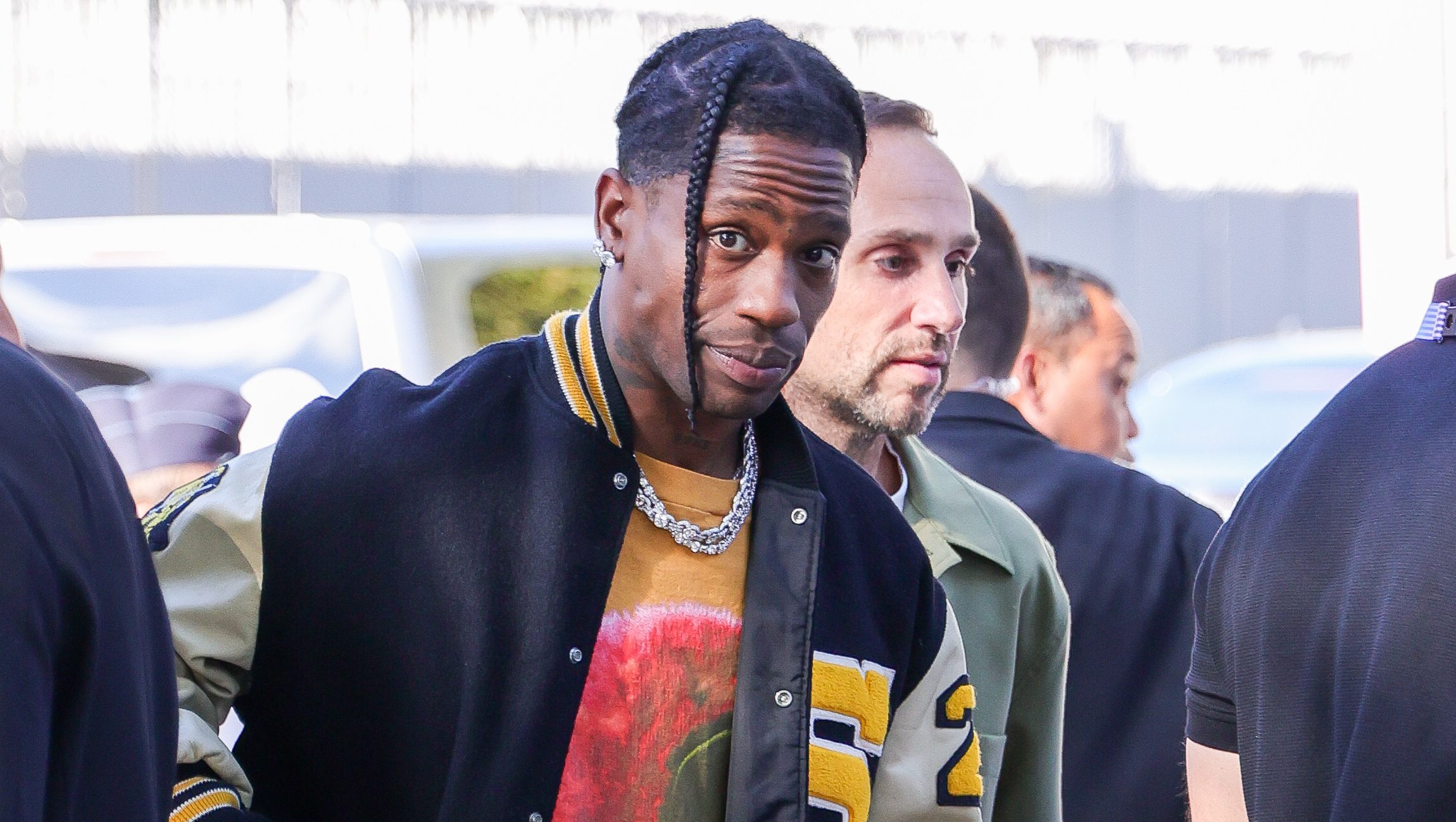 Travis Scott arrestado en París tras pelea con guardaespaldas en un hotel – Hollywood Life