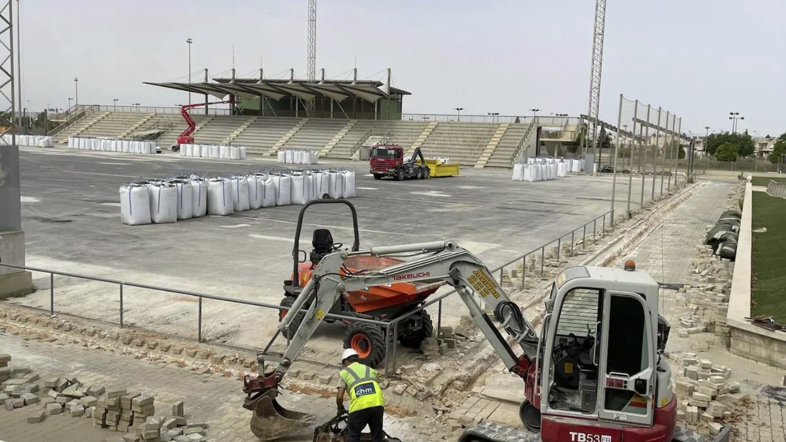 Continúan las obras de renovación del Estadio Nelson Mandela de Torrevieja