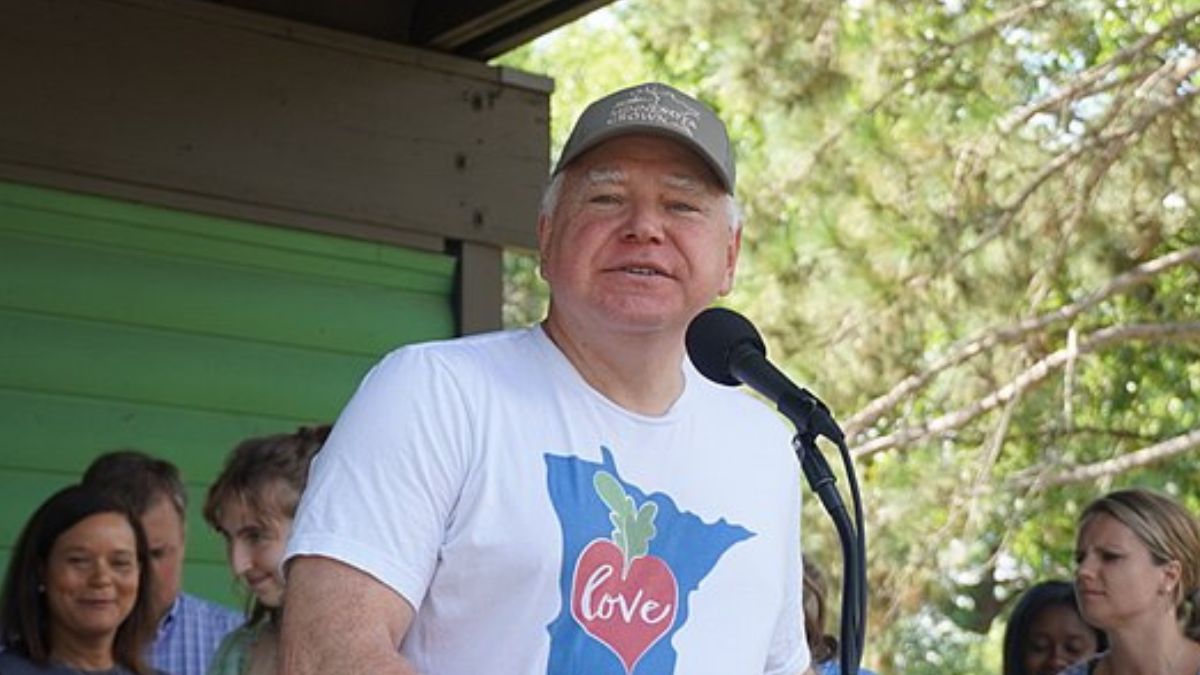 El historial educativo radical de Tim Walz