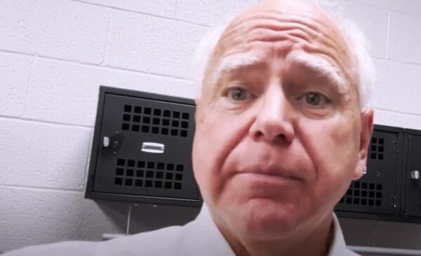 En un nuevo vídeo, Tim Walz le dice a JD Vance que se ocupe de sus propios asuntos