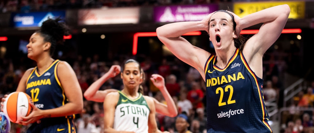 Caitlin Clark fue sancionada por golpear el poste porque el árbitro dijo que era “una falta de respeto al juego del baloncesto”