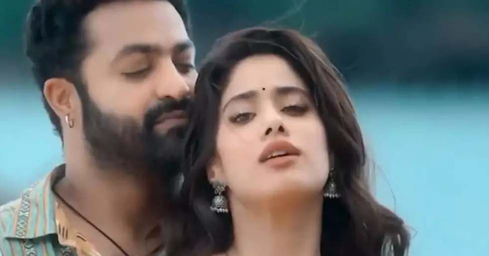 Los fanáticos están entusiasmados con la química entre Janhvi Kapoor y Jr. NTR en Chuttamalle