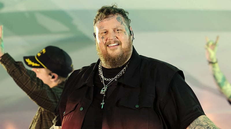 Se revela la lista de canciones de Jelly Roll para la gira Beautifully Broken Tour de 2024 después del primer espectáculo