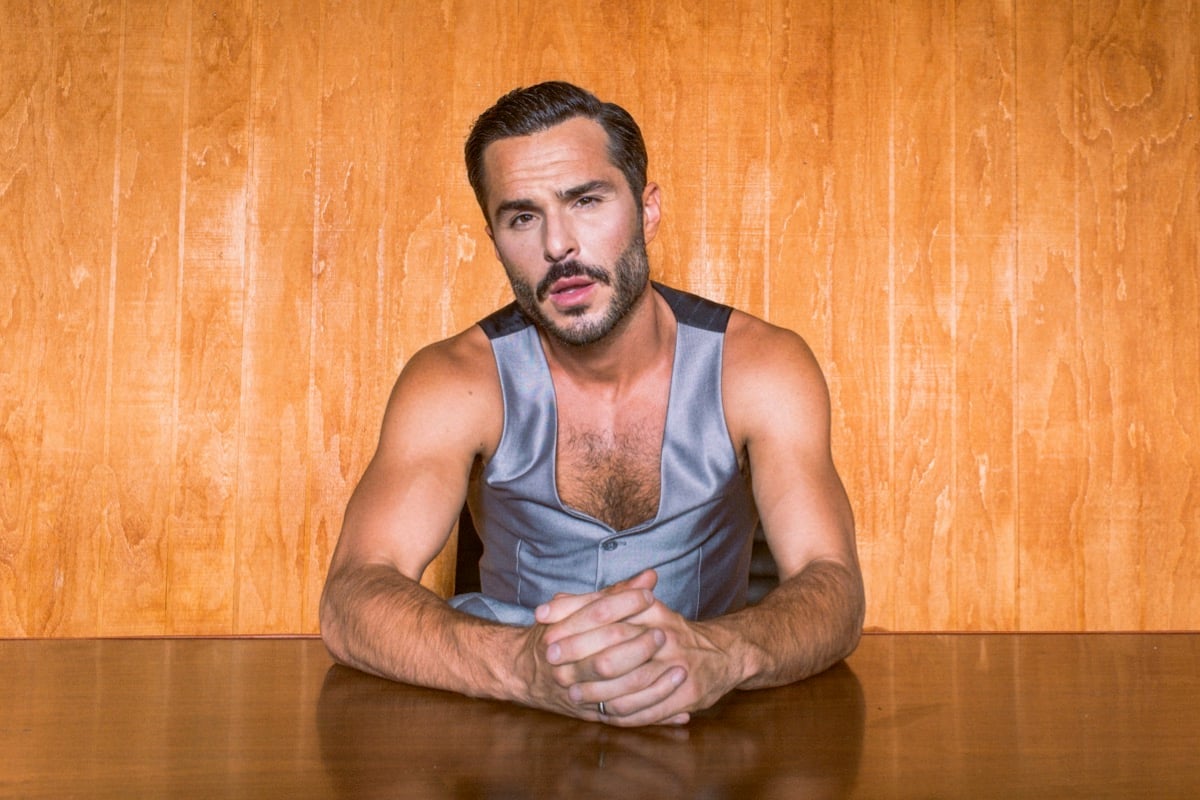 El cantante John Duff responde a las siete celebridades de la alta sociedad