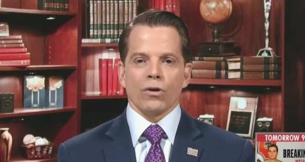 Anthony Scaramucci denuncia el código racista que Trump está usando contra Kamala Harris